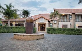 Three Oaks And An Aloe Boutique Hotel